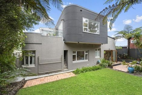 Photo of property in 11 Burma Road, Khandallah, Wellington, 6035