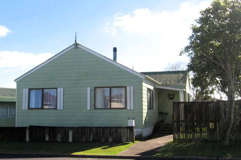 Photo of property in 12 Tilbrook Place, Papakura, 2110