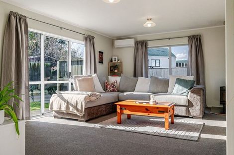 Photo of property in 105 Hillcrest Drive, Kelvin Grove, Palmerston North, 4414