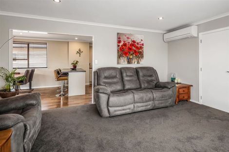 Photo of property in 166 Mark Avenue, Grenada Village, Wellington, 6037