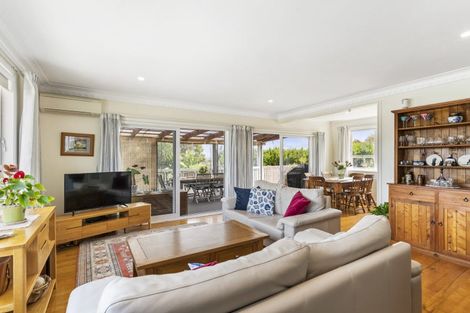 Photo of property in 32 Windy Ridge Road, Glenfield, Auckland, 0629