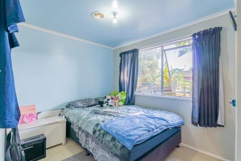 Photo of property in 20 Becker Drive, Weymouth, Auckland, 2103