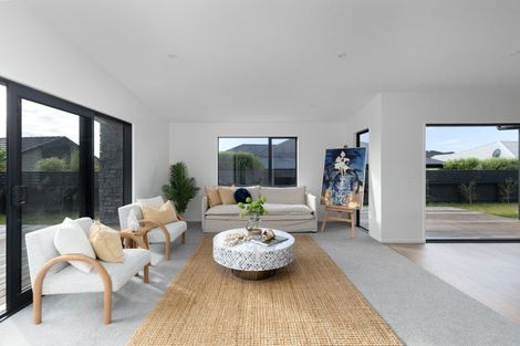 Photo of property in 2 Marsden Place, Hurworth, New Plymouth, 4310