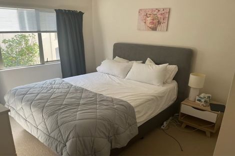 Photo of property in The Haven, 9/120 Beach Haven Road, Beach Haven, Auckland, 0626