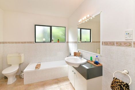 Photo of property in 3/275 East Coast Road, Mairangi Bay, Auckland, 0630