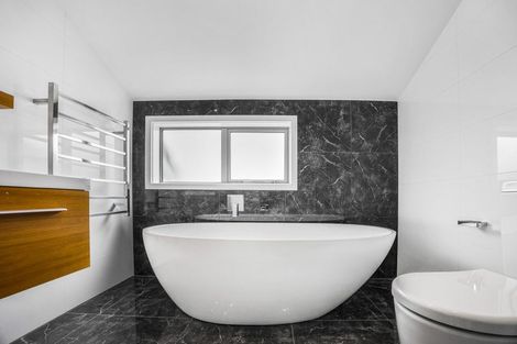 Photo of property in 28b Bluefin Way, West Harbour, Auckland, 0618