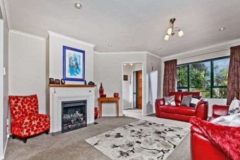 Photo of property in 15 Vanderbilt Parade, Albany, Auckland, 0632