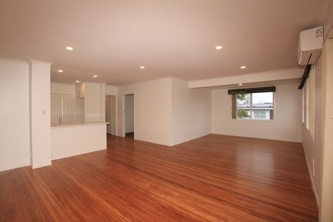 Photo of property in 306 Sunset Road, Windsor Park, Auckland, 0632
