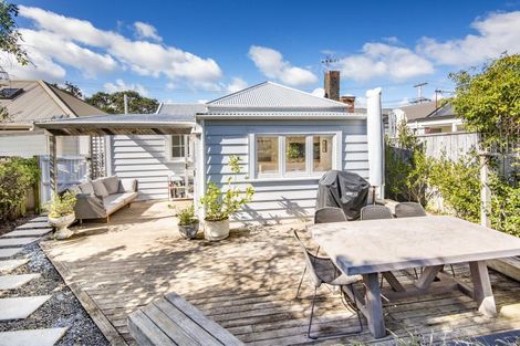 Photo of property in 27 William Bond Street, Stanley Point, Auckland, 0624