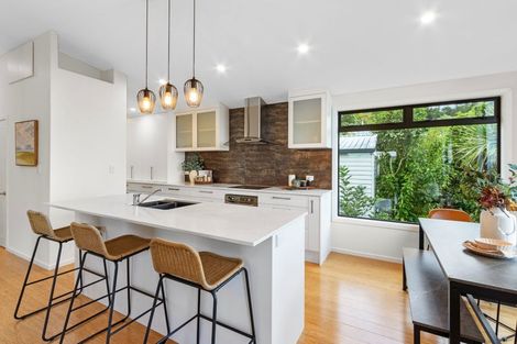 Photo of property in 214 Dyers Pass Road, Cashmere, Christchurch, 8022