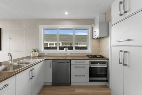 Photo of property in 23 Sevenoaks Drive, Bryndwr, Christchurch, 8053