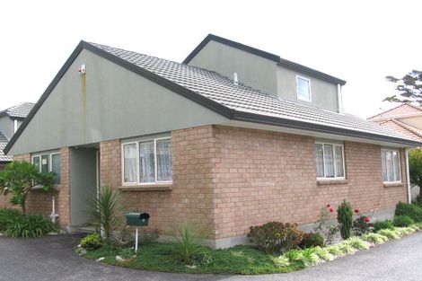 Photo of property in 5 Central Park Drive, Te Atatu South, Auckland, 0610