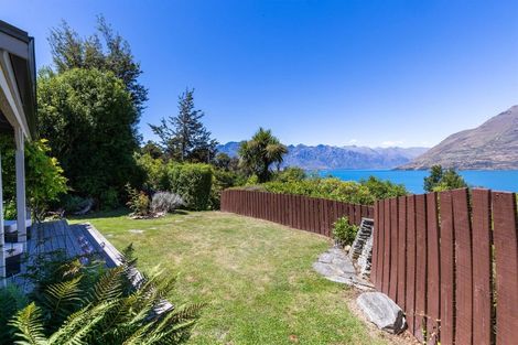 Photo of property in 11 Evergreen Place, Sunshine Bay, Queenstown, 9300