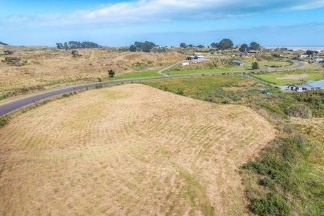 Photo of property in 92 Strathnaver Drive, Waikawa Beach, Manakau, 5573