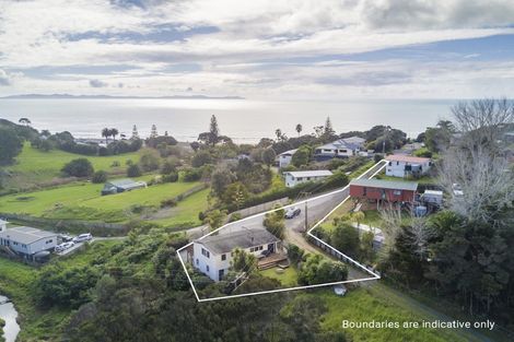 Photo of property in 19 Seaview Road, Cable Bay, 0420