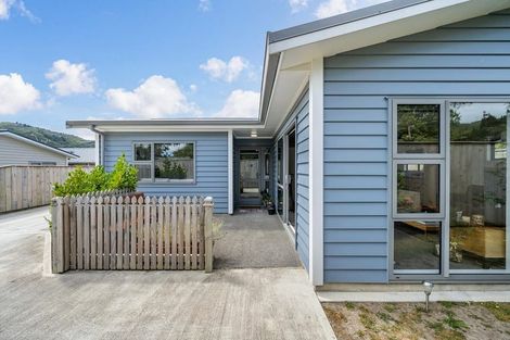 Photo of property in 25c Wainuiomata Road, Wainuiomata, Lower Hutt, 5014