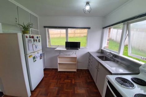 Photo of property in 2/10 Ayton Drive, Totara Vale, Auckland, 0629