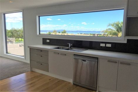 Photo of property in Bella Vista, 3g/84 Gunner Drive, Te Atatu Peninsula, Auckland, 0610
