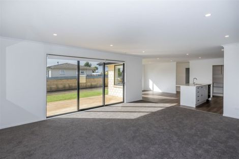 Photo of property in 42 Featherston Street, Levin, 5510
