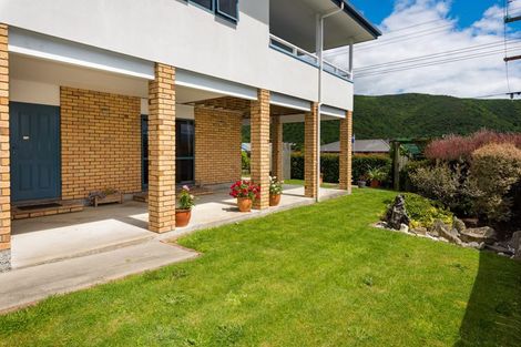 Photo of property in 2 Waimarama Street, Waikawa, Picton, 7220