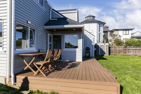 Photo of property in 2b Paratu Way, Strathmore Park, Wellington, 6022