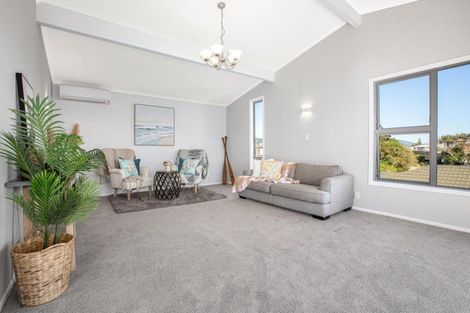 Photo of property in 16 Manly Street, Paraparaumu Beach, Paraparaumu, 5032