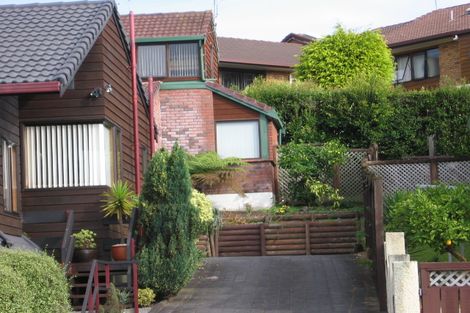 Photo of property in 2/27 Sunderlands Road, Half Moon Bay, Auckland, 2012