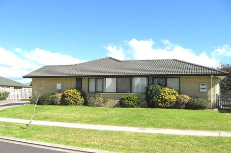 Photo of property in 19 Piriti Drive, Te Atatu Peninsula, Auckland, 0610