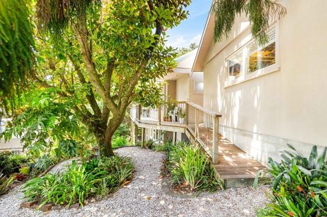 Photo of property in 4 Tranquil Glade, Hillcrest, Auckland, 0627