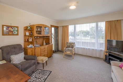 Photo of property in 11 Weraroa Road, Levin, 5510