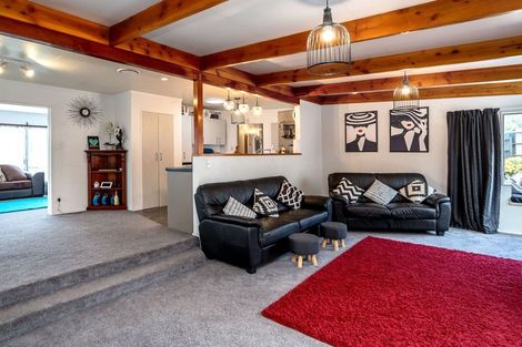 Photo of property in 19 Maclaurin Street, Dannevirke, 4930