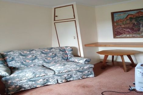 Photo of property in 92 Wyndham Road, Pinehaven, Upper Hutt, 5019