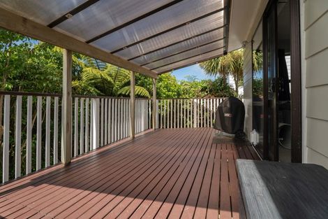 Photo of property in 31 Cheltenham Terrace, Newlands, Wellington, 6037