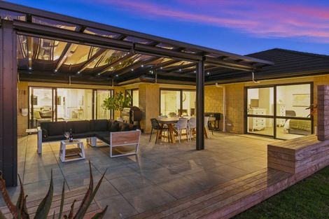 Photo of property in 10 Cottonwood Close, Paraparaumu Beach, Paraparaumu, 5032