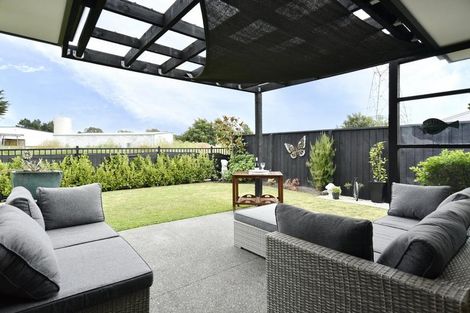 Photo of property in 2 Stratford (pvt) Way, Rangiora, 7400