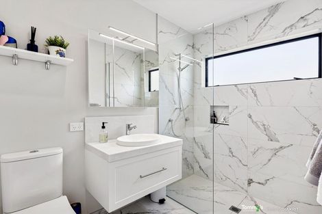 Photo of property in 15 Riroriro Close, Crofton Downs, Wellington, 6035