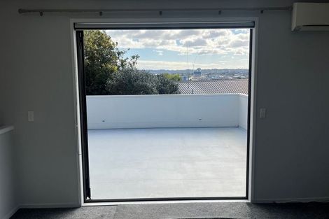 Photo of property in 41 Lavelle Road, Henderson, Auckland, 0612