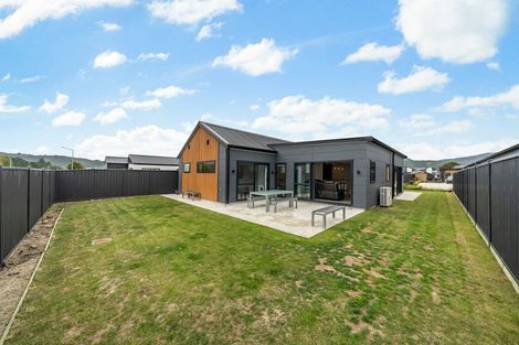 Photo of property in 15 Cynisca Crescent, Wallaceville, Upper Hutt, 5018