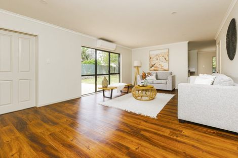 Photo of property in 26 Etherton Drive, Weymouth, Auckland, 2103