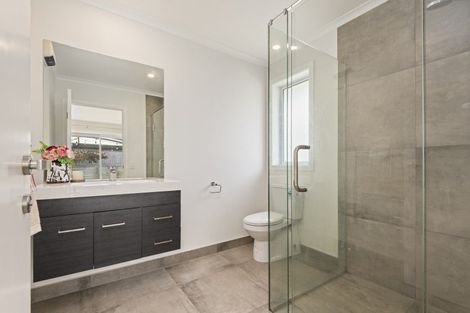 Photo of property in 13 Mediterranean Grove, Fitzherbert, Palmerston North, 4410