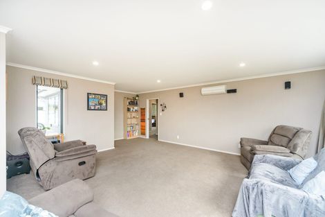 Photo of property in 8 Angelina Way, Kelvin Grove, Palmerston North, 4414
