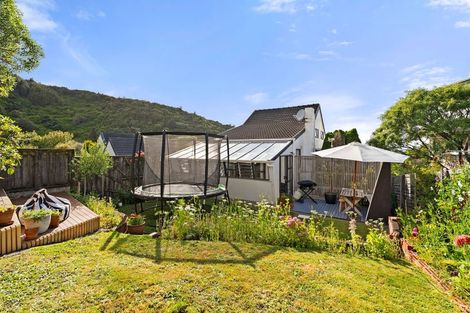 Photo of property in 8a Malda Grove, Khandallah, Wellington, 6035