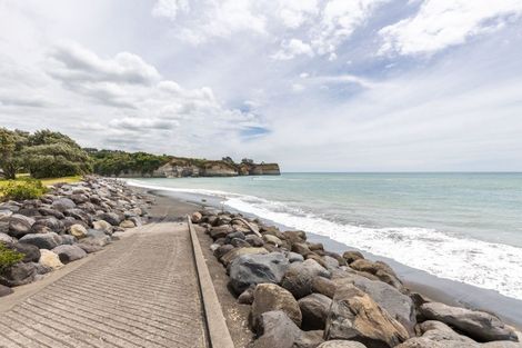 Photo of property in 102 Eighth Avenue, Urenui, 4377