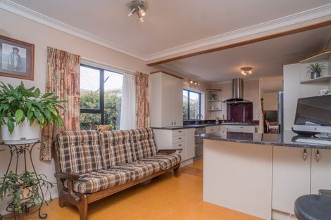 Photo of property in 27 Kiwi Esplanade, Mangere Bridge, Auckland, 2022