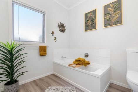 Photo of property in 21 Okarito Avenue, Levin, 5510