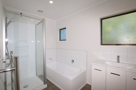 Photo of property in 2/13 Montclair Rise, Browns Bay, Auckland, 0630