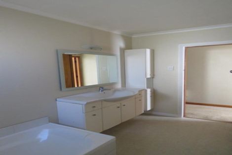 Photo of property in 2 Shortland Street, Lower Vogeltown, New Plymouth, 4310