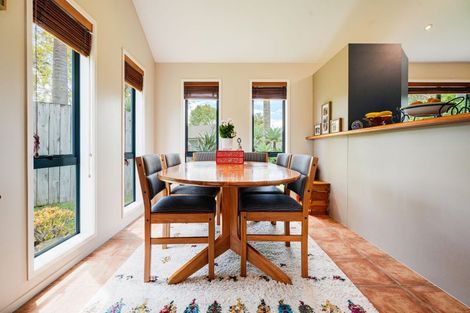 Photo of property in 76 Lothian Brae, Wattle Downs, Auckland, 2103