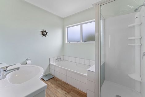 Photo of property in 108 Rahui Road, Otaki, 5512