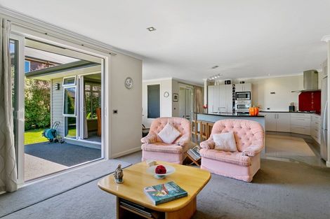 Photo of property in 19 Montgomery Crescent, Kinloch, Taupo, 3377